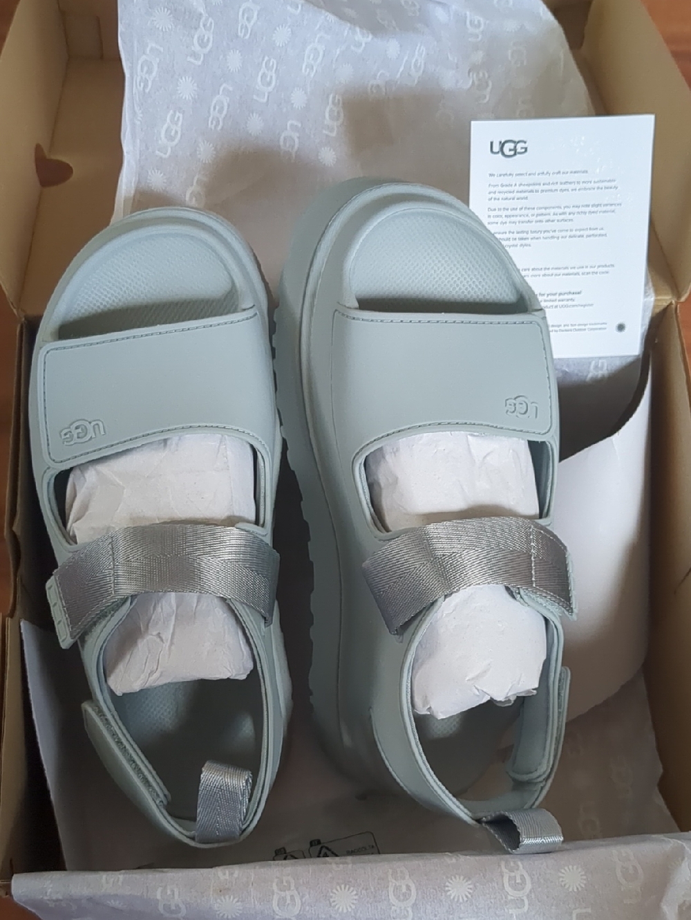 New Ugg Goldenglow Sandals 9 - Picture 7 of 11